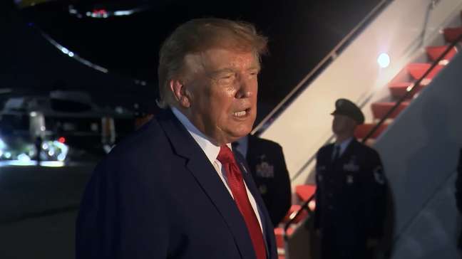 Trump confirma troca secreta de avião após deixar Turquia por ameaça de segurança