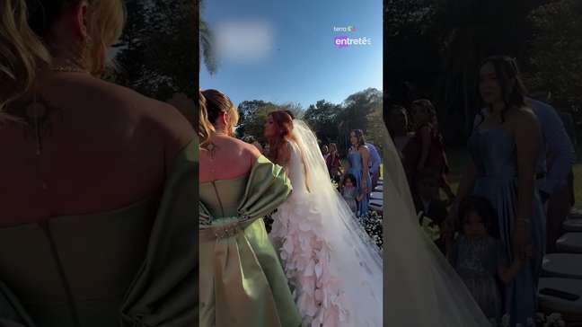Após briga com o pai, Viih Tube caminha sozinha até o altar em casamento #shorts