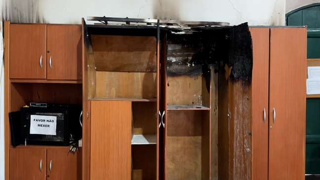 Vídeo mostra armário destruído após incêndio em igreja histórica de São Vicente (SP)