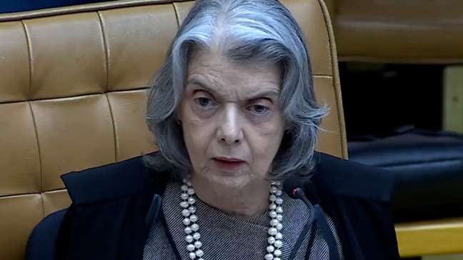 Cármen Lúcia diz que feminicídio é resultado de relação de poder: 'Quem ama não mata'