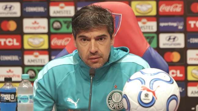 Abel Ferreira reclama de pressão após classificação do Palmeiras: ‘O futebol está doente’