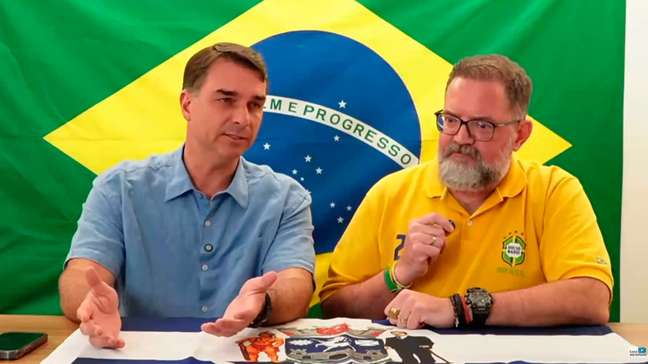Flávio Bolsonaro diz estar ‘um pouquinho chateado’ com críticas de candidatos de direita