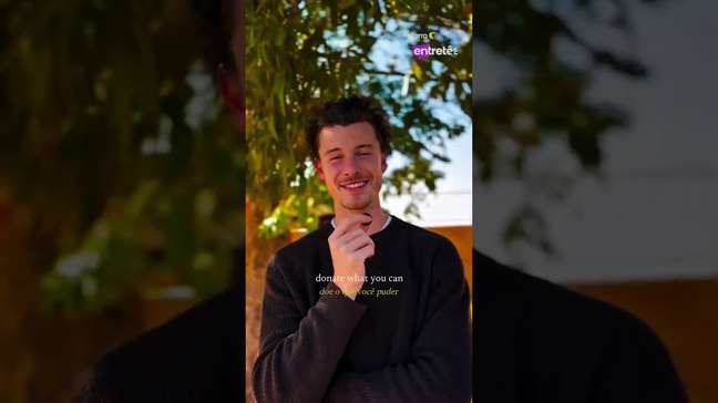 Shawn Mendes se arrisca no português durante trabalho voluntário em Angola
