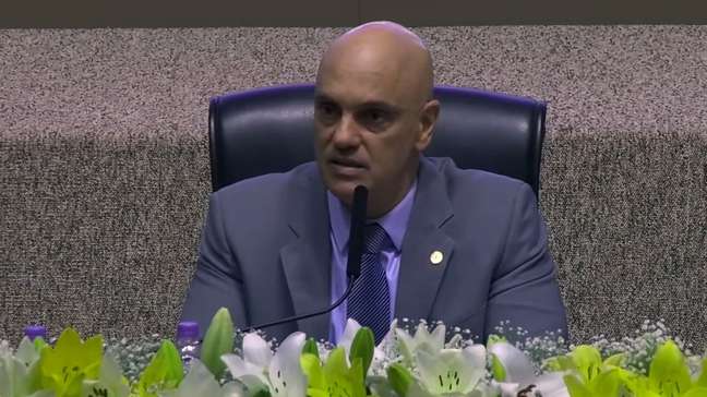 Moraes diz que modelo eleitoral brasileiro ‘faliu’ e que redes sociais fazem 'lavagem cerebral' 