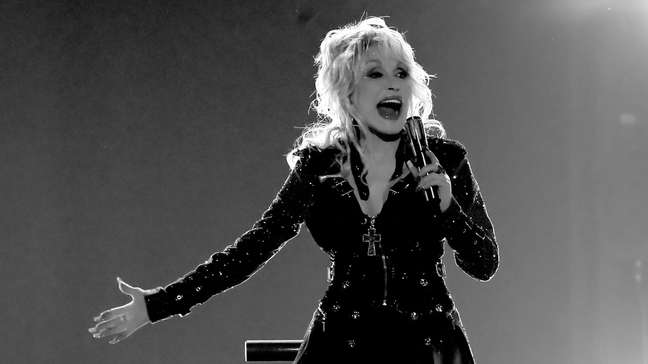 Morre Dolly Parton, ícone da música country, aos 80 anos