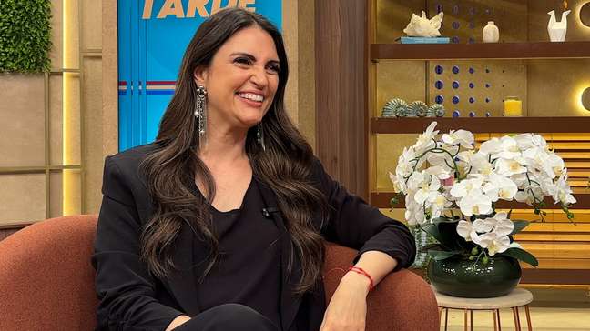 Chris Flores relembra afastamento da TV, polêmica com Ana Hickmann e celebra sucesso do Melhor da Tarde