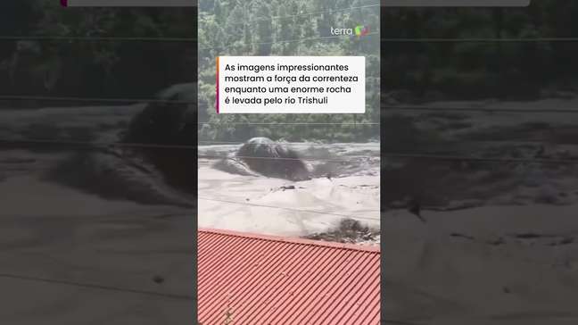 Rio de lama arrasta pedra gigante durante inundação devastadora no Nepal #shorts