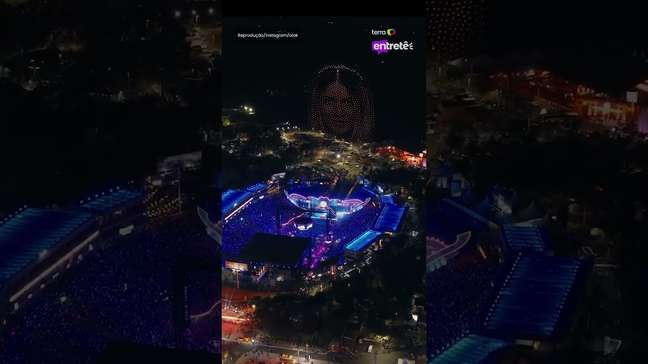 Alok homenageia Marília Mendonça com show de drones em Barretos #shorts