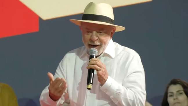 Lula diz que fim da escala 6x1 será aprovado nesta semana e que nenhum país ‘meterá o bedelho’ no Brasil