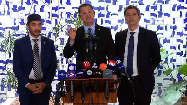 Oposição pressiona Alcolumbre por impeachment de ministros do STF