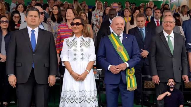 Lula participa do 7 de Setembro ao lado de chefes dos Três Poderes