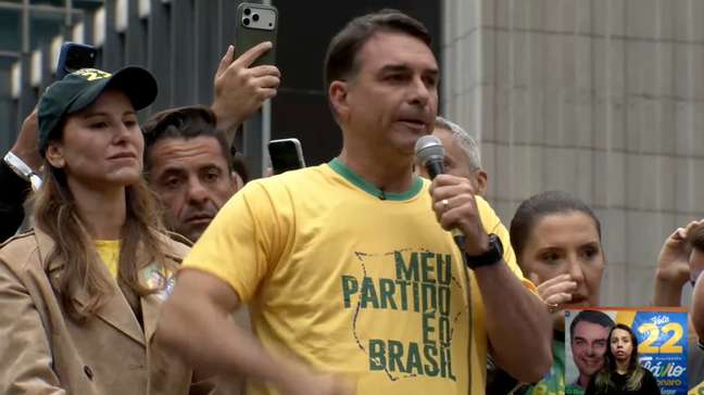 Flávio promete indicar cinco ministros ao STF e diz que Moraes “vai cair”