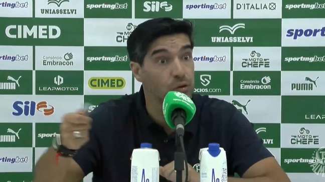 Abel diz que microfones foram colocados ‘de propósito’ após suspensão