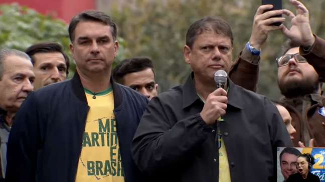 Tarcísio cobra resposta do STF sobre Moraes e critica PT na Paulista
