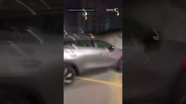 Crianças furtam carro, batem em moto e são abordadas pela PM em SC #shorts