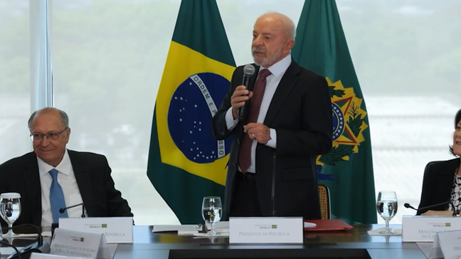 Lula fala em ‘reparação’ ao sancionar fim da 'taxa das blusinhas' para compras até US$ 50