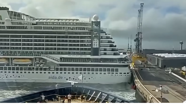 Navio de cruzeiro colide com cais na França após fortes ventos