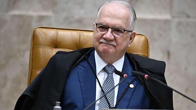 Edson Fachin nega pedido para julgamento conjunto de Moraes e Mendonça