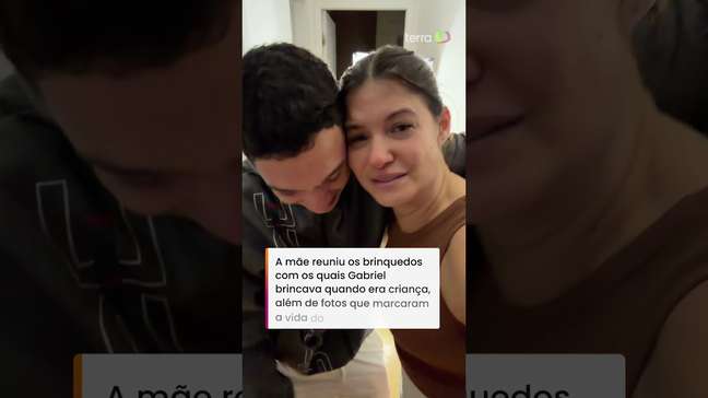 Mãe faz surpresa para aniversário de 18 anos do filho com brinquedos e fotos da infância #shorts