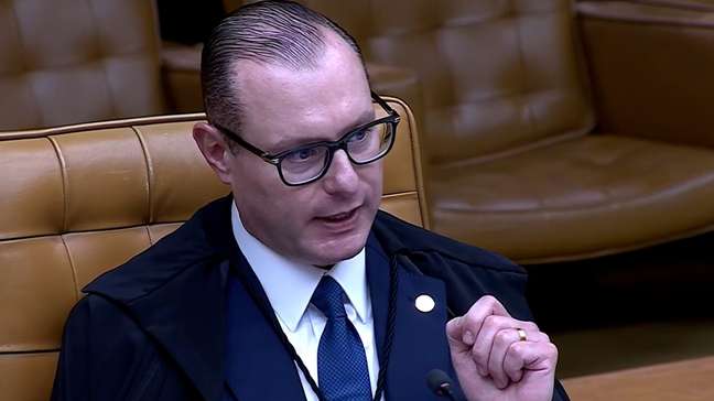 Zanin segue Dino e Gilmar e vota para que caso Moraes seja analisado junto ao de Mendonça