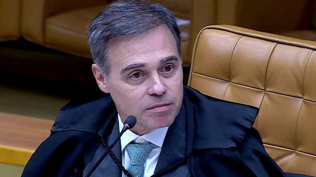 Mendonça vota para que julgamento de Moraes ocorra separado do seu no STF