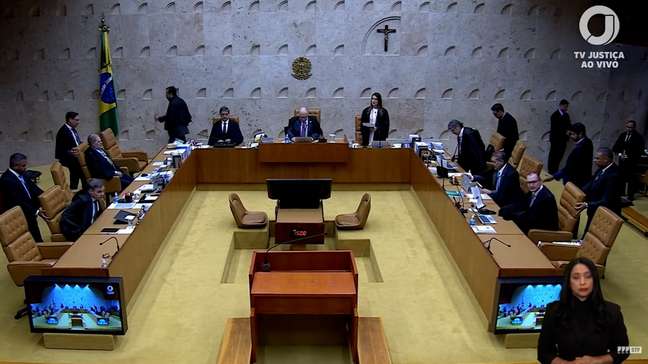 STF tem sessão em clima ameno após bate-bocas em julgamento sobre Moraes e Mendonça