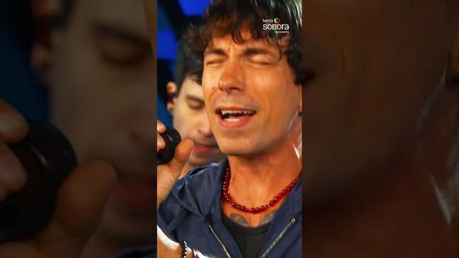 Di Ferrero canta Deixa Sonhar no Sonora Apresenta