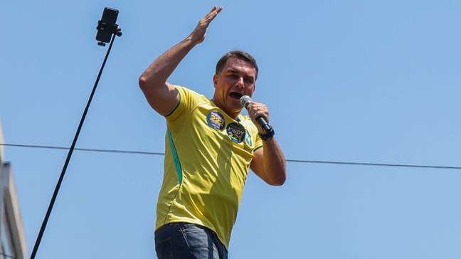 Após proibição das bets, Flávio Bolsonaro diz que Lula está ‘desesperado’ 