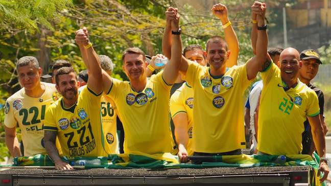 Flávio Bolsonaro diz estar ‘colocando a vida em risco’ para ‘salvar o Brasil da quadrilha do PT’