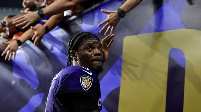 Lamar Jackson, quarterback do Baltimore Ravens, elogia a atmosfera que encontrou no Maracanã