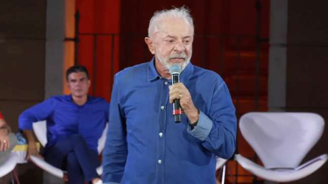 Lula diz que “mulheres aprendem a tomar toque desde pequenas” ao falar sobre exame de próstata