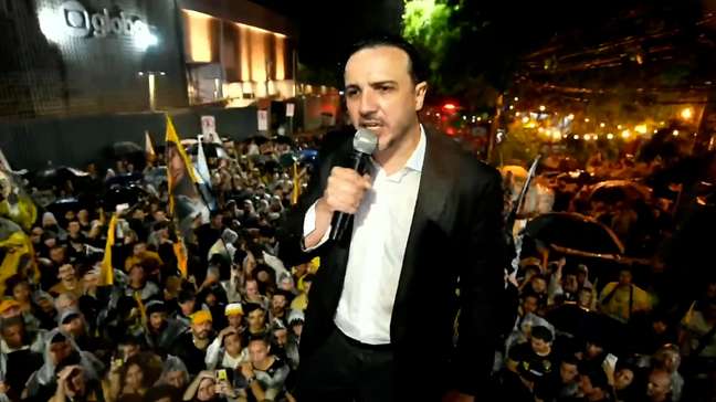 Renan Santos diz que debate na Globo era ‘jogo de cartas marcadas’ para beneficiar Flávio Bolsonaro