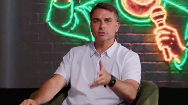 Flávio diz que fará justiça por Jair Bolsonaro se for presidente: 'Anistia tem que acontecer'