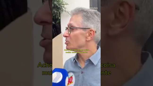 Zema comenta uso de celular durante votação em MG: 'Ninguém me lembrou'