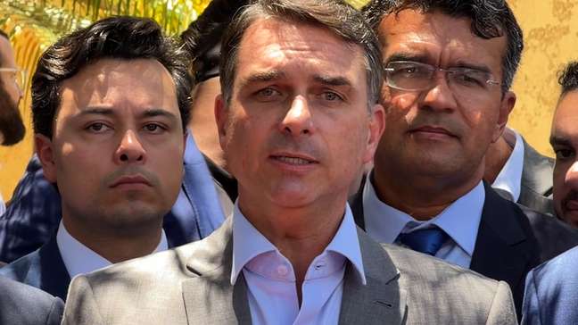 Flávio Bolsonaro cita impactos econômicos da proibição das bets e defende discussão no Congresso