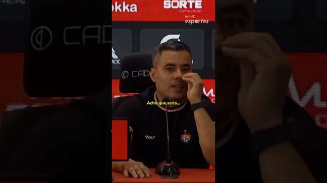 Jair Ventura exalta atuação do Vitória após goleada sobre a Chapecoense