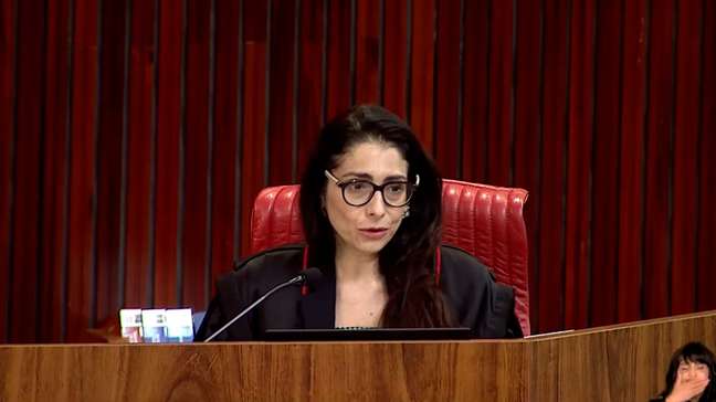 Ministra que mudou regra de debate da Globo defende sua atuação no TSE: ‘Decisões técnicas’