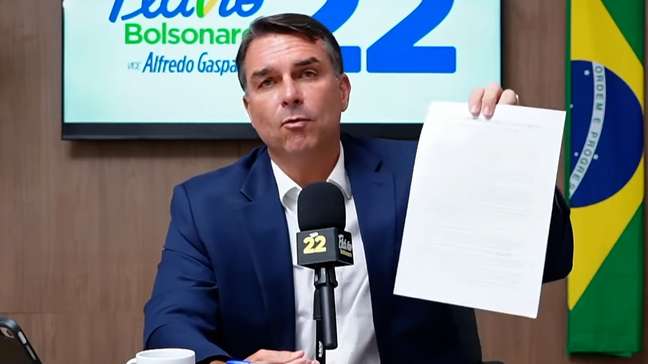 Flávio Bolsonaro detalha itens acordados com Augusto Cury para receber apoio: ‘100% de acordo’