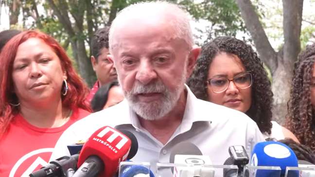 Lula diz que 'Nossa Senhora Aparecida está sendo ofendida' após participar de missa em Brasília
