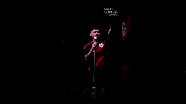 Zayn sobe ao palco com a camiseta do Flamengo em São Paulo #sonoranapista #terrasonora #zaynmalik