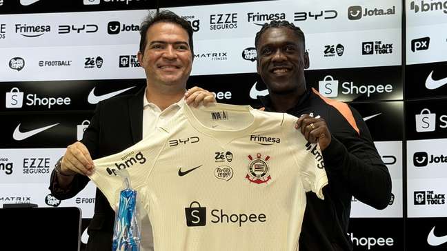 Desabafo de jogadores e Memphis: veja como foi a apresentação de Seedorf no Corinthians