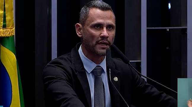 Cleitinho critica 'privilégios do Congresso' enquanto 'trabalhador faz escala 6x1' durante votação da PEC