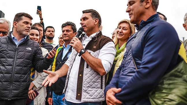 PEC da Segurança: Flávio Bolsonaro defende reduzir maioridade penal para 14 anos em crimes hediondos