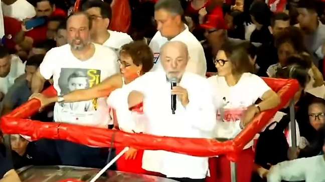 Lula diz que Globo está com 'raiva' dele após almoço com Flávio Bolsonaro