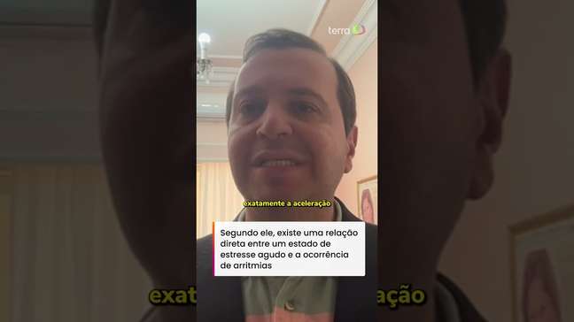 Médico explica que estresse intenso pode causar arritmia cardíaca, que levou Janones para UTI