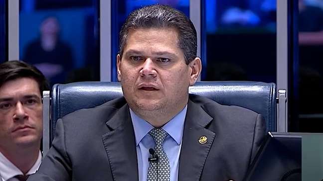 Alcolumbre adia votação da PEC da Segurança para depois das eleições