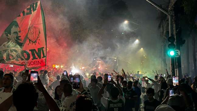Torcida do Palmeiras faz festa antes de jogo decisivo contra o Fluminense