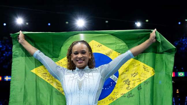 Rebeca Andrade é ouro no salto e conquista tricampeonato mundial