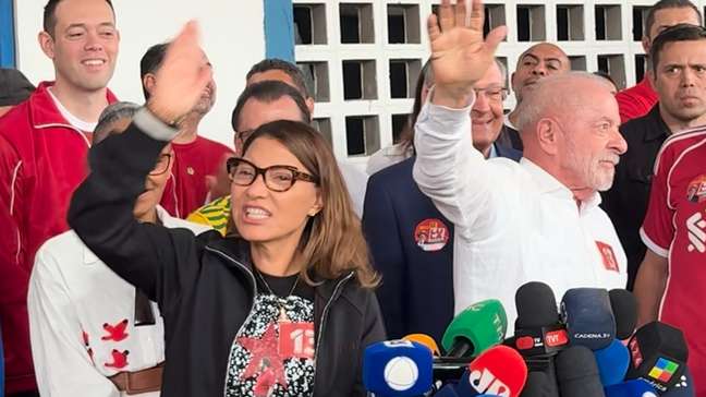 Lula e Janja se irritam após jornalista apontar desânimo de petista