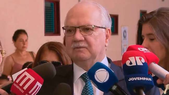 Após votar, Fachin diz que desafios do Brasil aguardam quem for eleito e fala em 'deveres constitucionais'